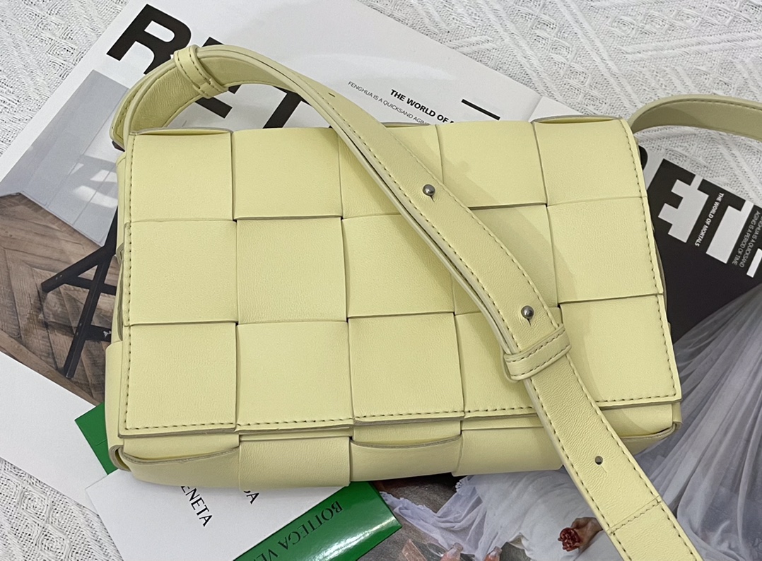 Cassette Intreccio Leather Cross-body Bag Apricot Cream